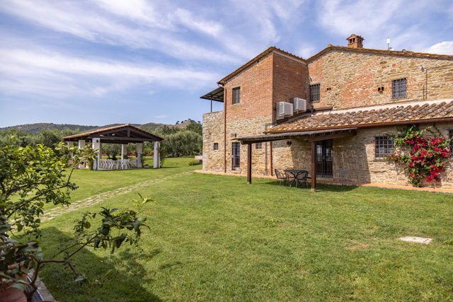 Photogallery – La Sosta di Annibale: farmhouse with swimming pool between Cortona and Lake Trasimeno